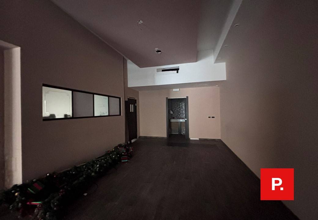 Locale commerciale in affitto a Caserta, Centro