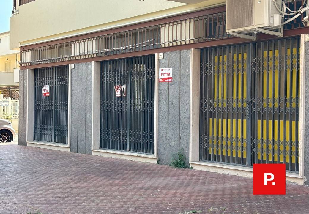Locale commerciale in affitto a Caserta, Caserta Ferrarecce