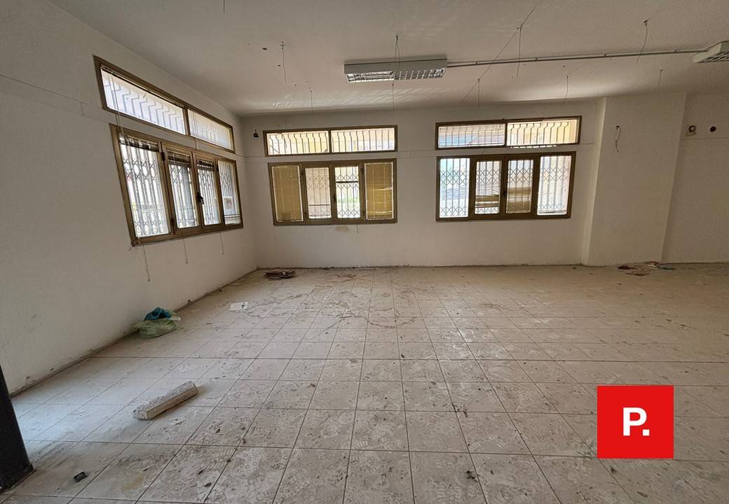 Locale commerciale in affitto a Caserta, Caserta Ferrarecce