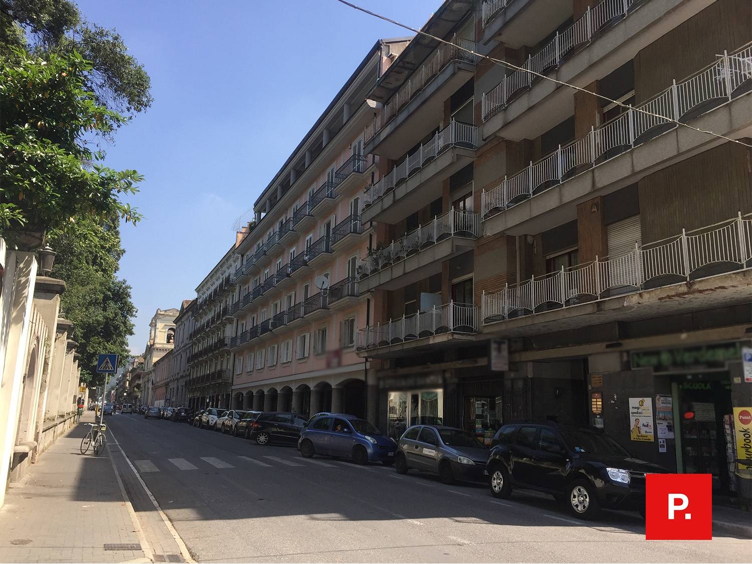 Locale commerciale in affitto a Caserta, Centro