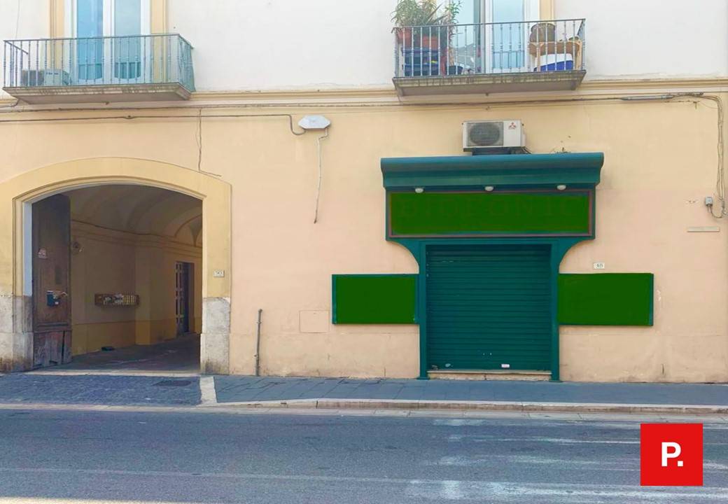 Locale commerciale in vendita a Caserta