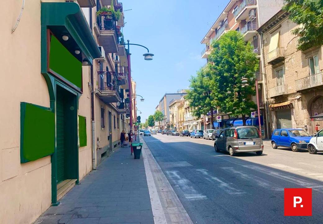 Locale commerciale in vendita a Caserta