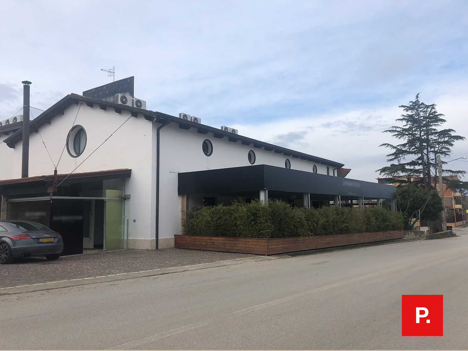 Locale commerciale in affitto a Recale