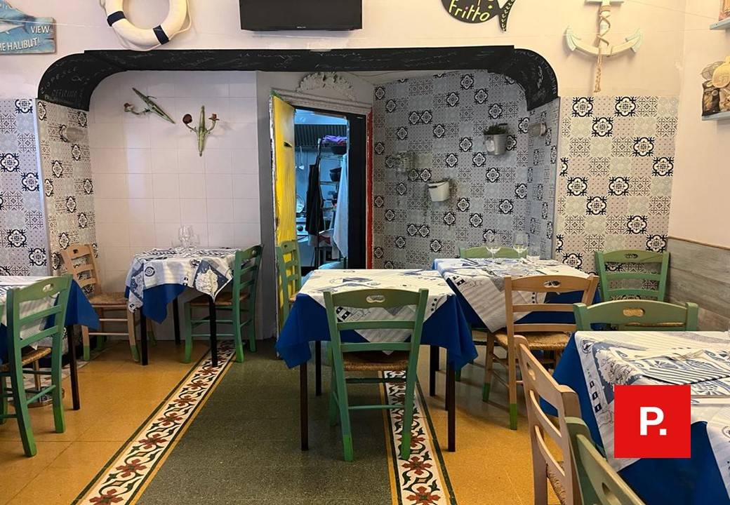 Locale commerciale in vendita a Caserta, Centro