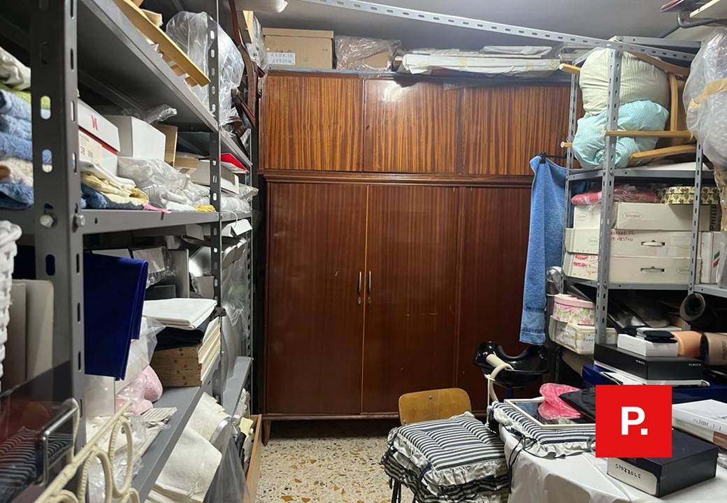 Locale commerciale in affitto a Caserta, Centro