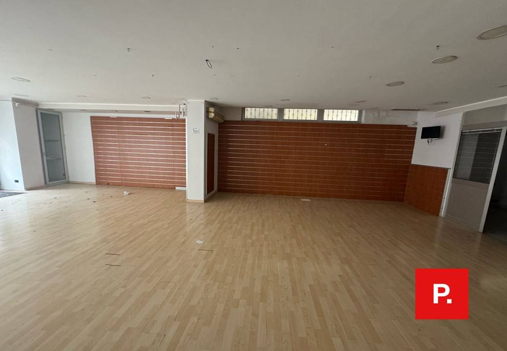 Locale commerciale in vendita a Caserta, Acquaviva