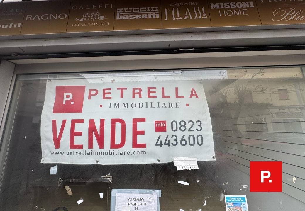 Locale commerciale in vendita a Caserta, Acquaviva