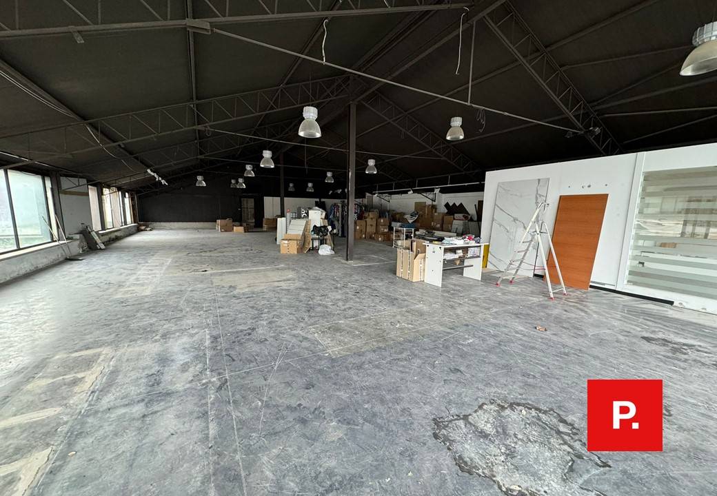 Locale commerciale in vendita a Caserta