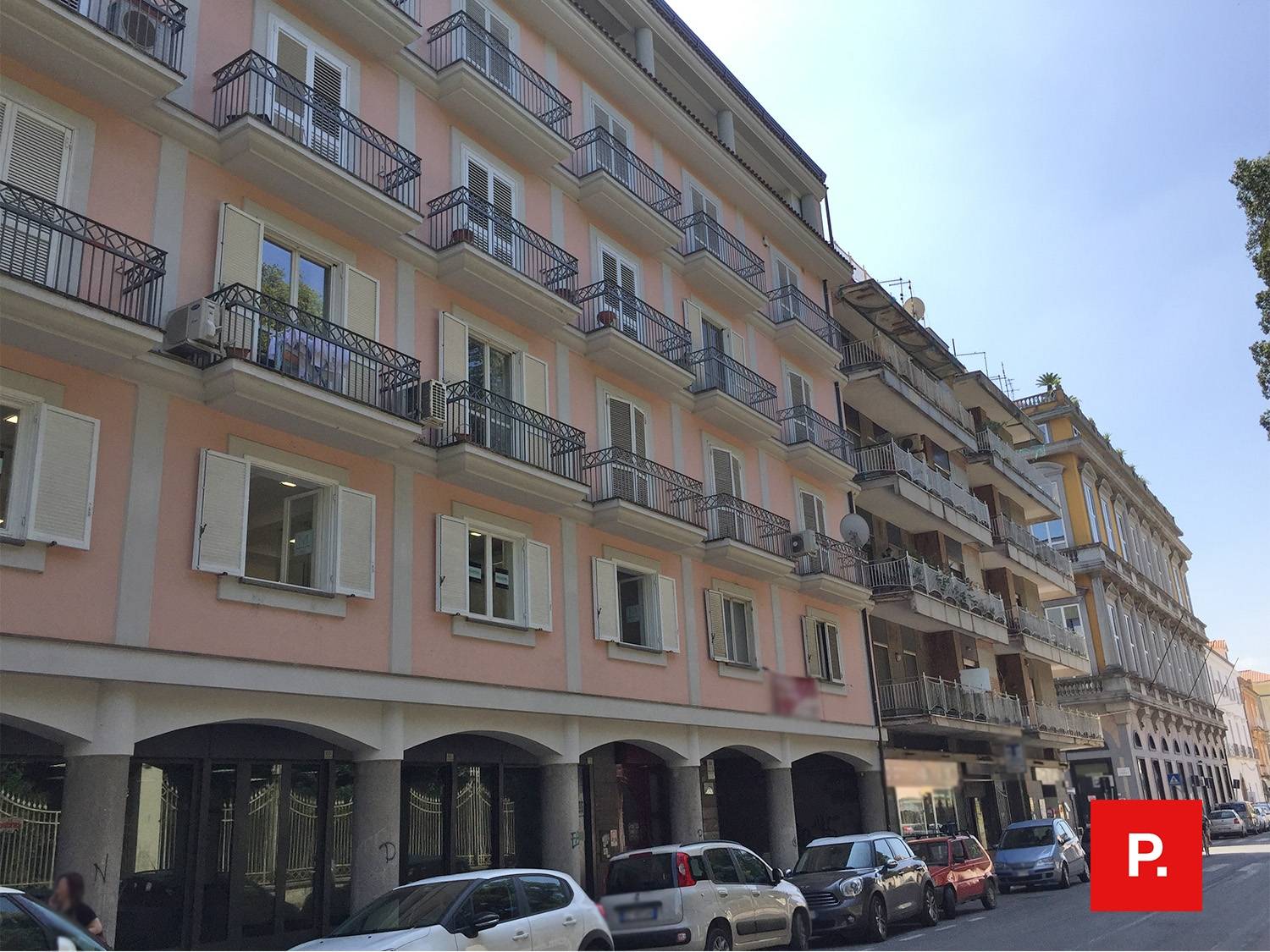 Locale commerciale in affitto a Caserta, Centro