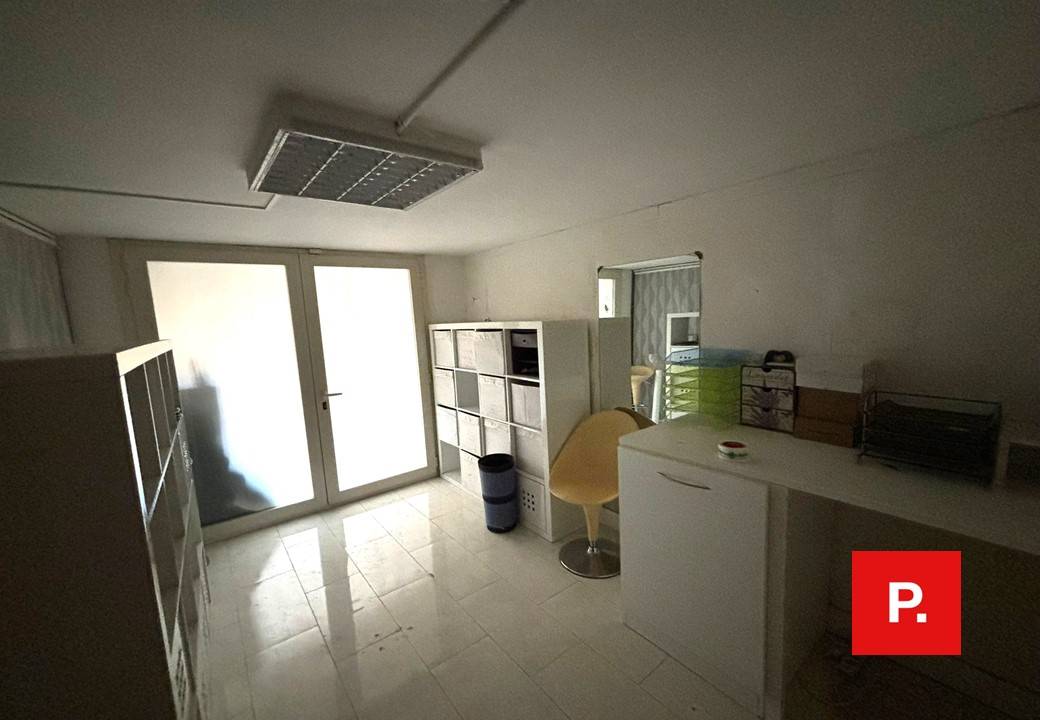 Locale commerciale in affitto a Caserta, Centro