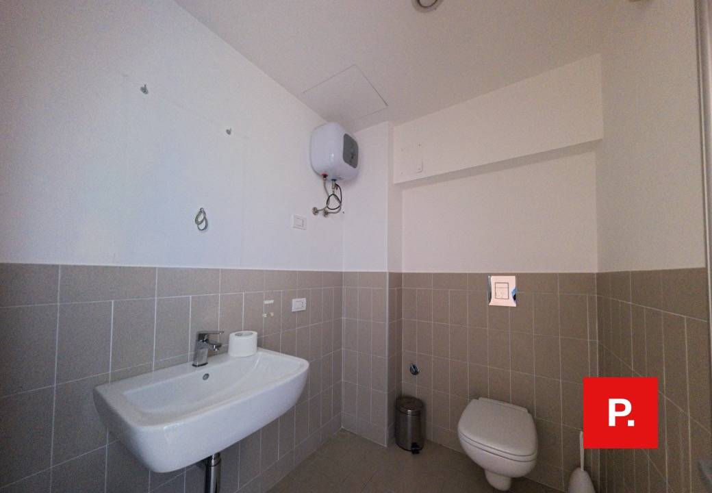 Locale commerciale in affitto a Caserta