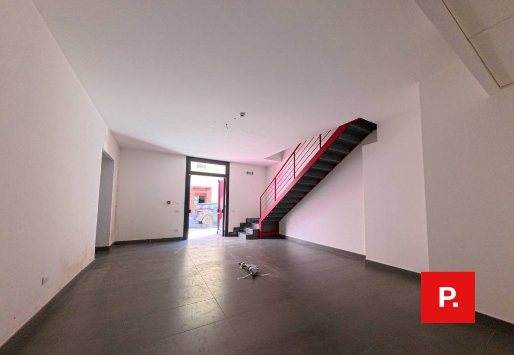Locale commerciale in affitto a Caserta