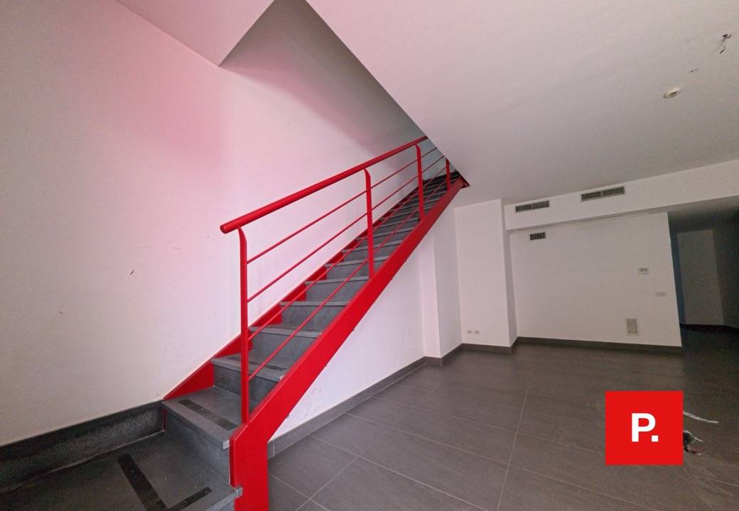 Locale commerciale in affitto a Caserta