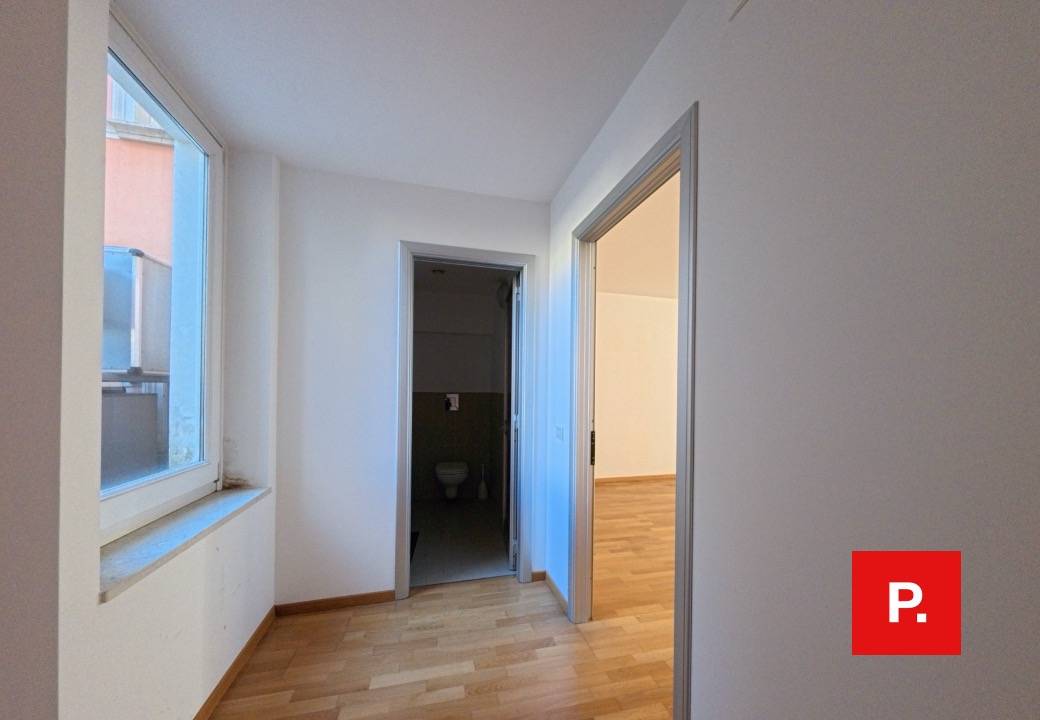 Locale commerciale in affitto a Caserta