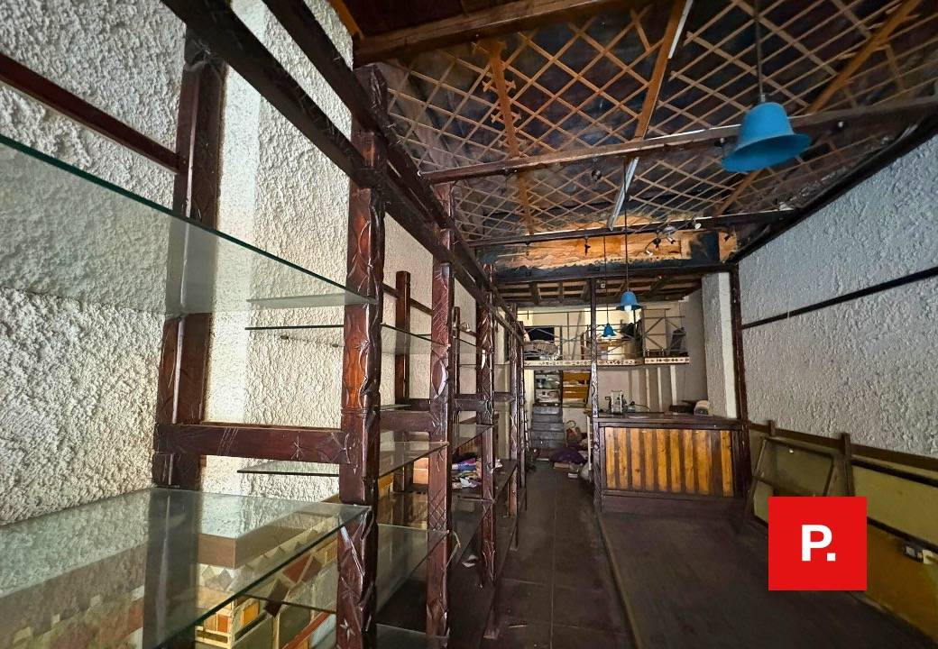 Locale commerciale in vendita a Caserta, Centro