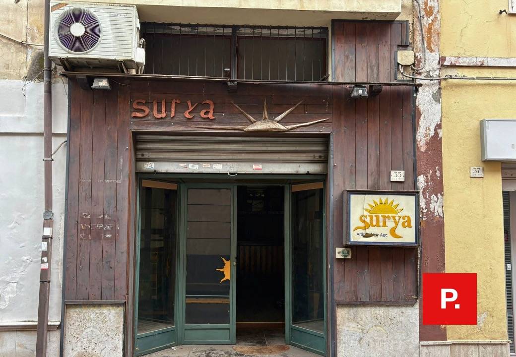 Locale commerciale in vendita a Caserta, Centro