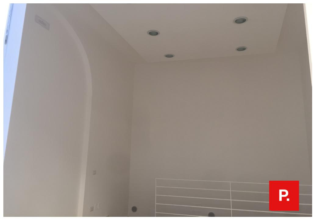 Locale commerciale in vendita a Caserta, Centro