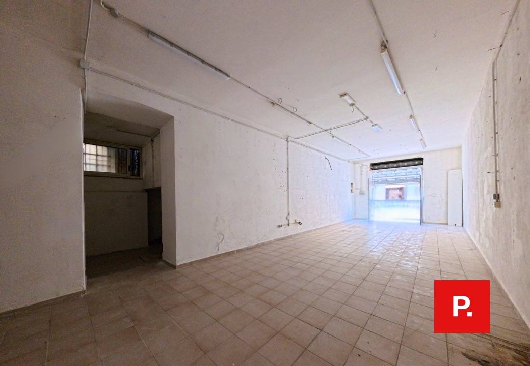 Locale commerciale in affitto a Caserta, Centro