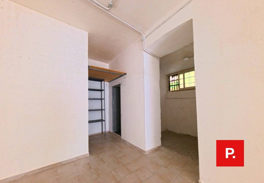 Locale commerciale in affitto a Caserta, Centro