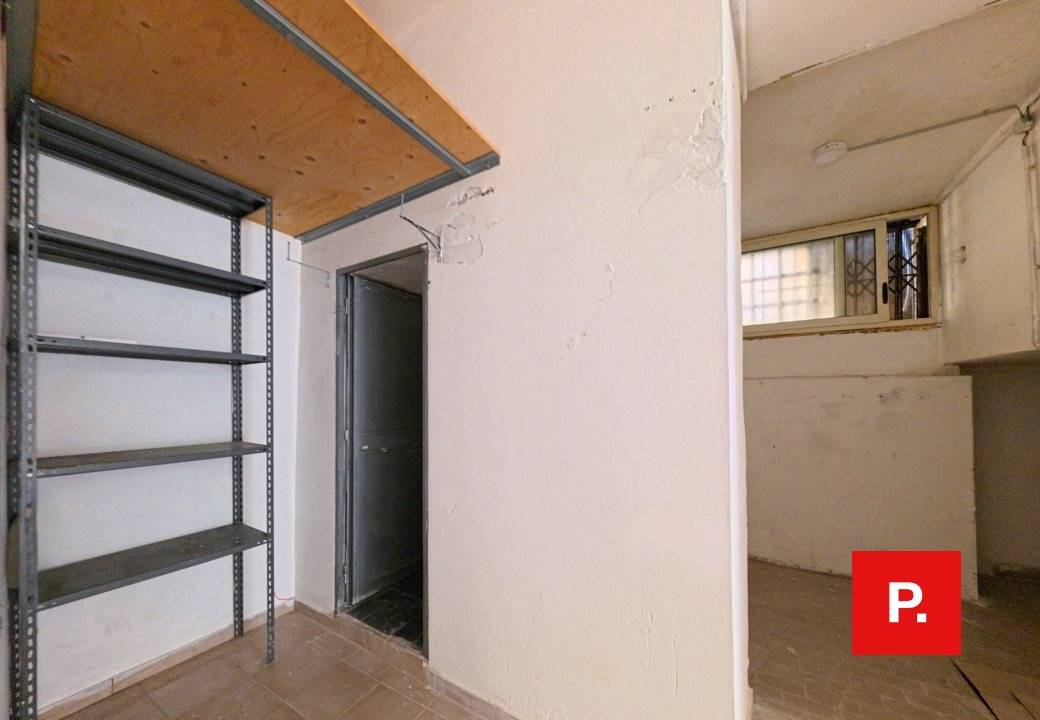 Locale commerciale in affitto a Caserta, Centro