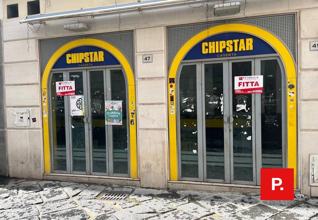 Locale commerciale in affitto a Caserta