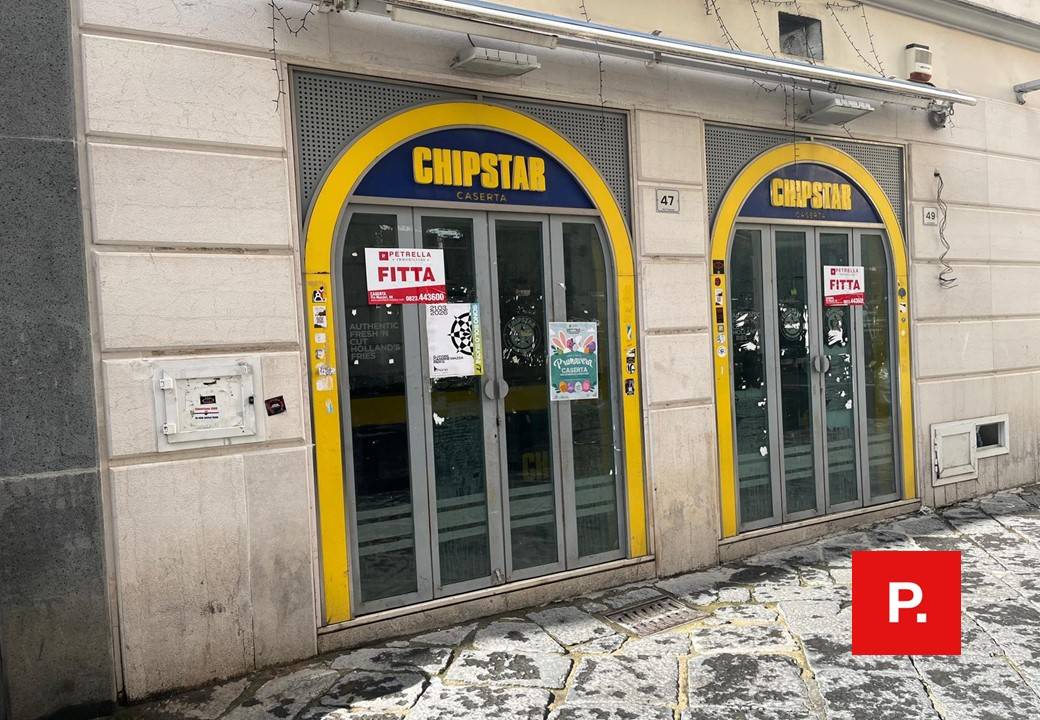 Locale commerciale in affitto a Caserta