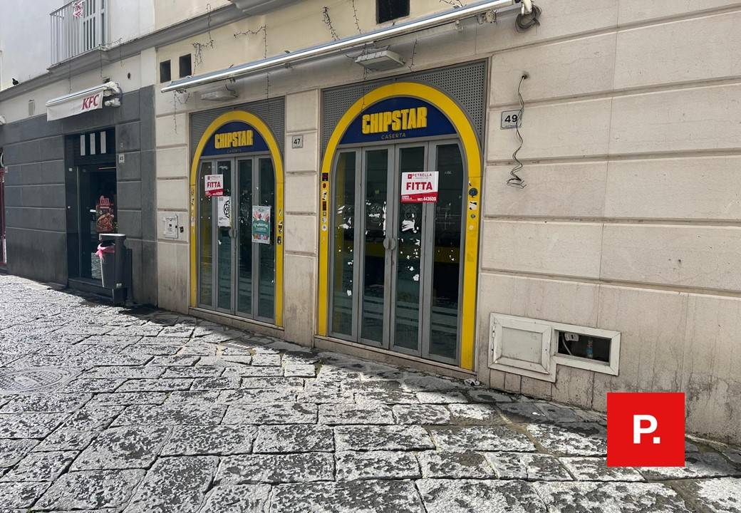 Locale commerciale in affitto a Caserta