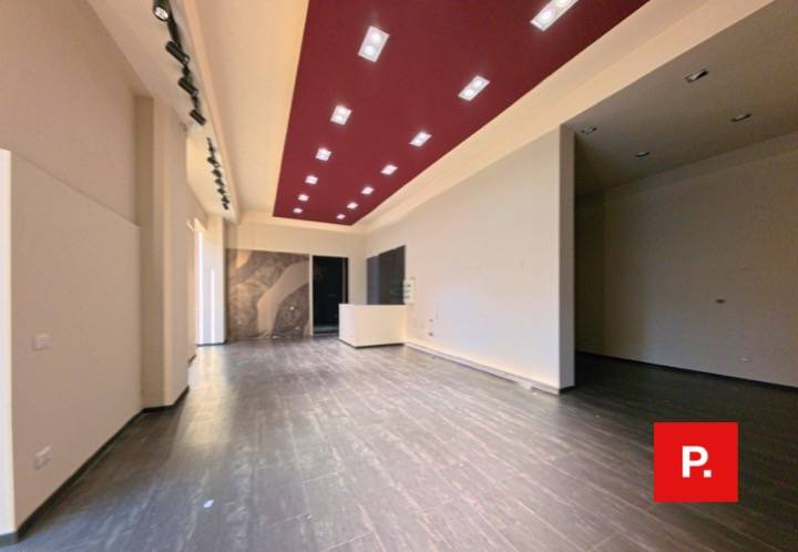 Locale commerciale in affitto a Caserta, Centro