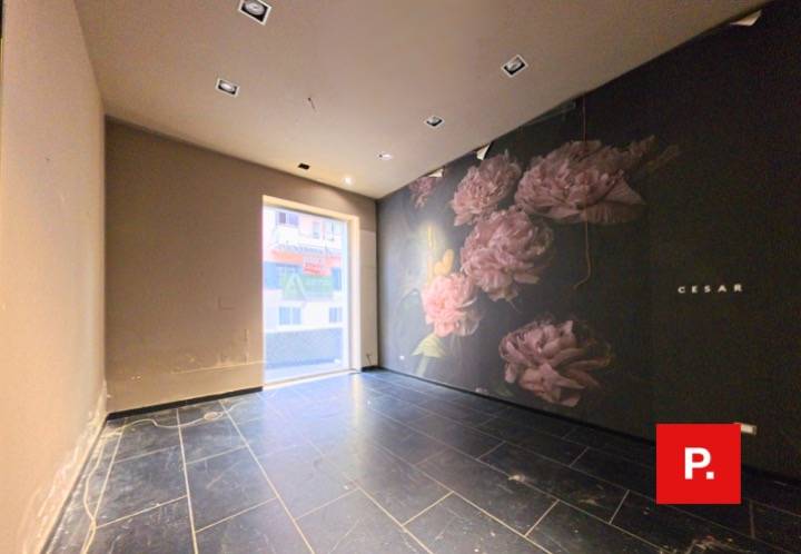 Locale commerciale in affitto a Caserta, Centro