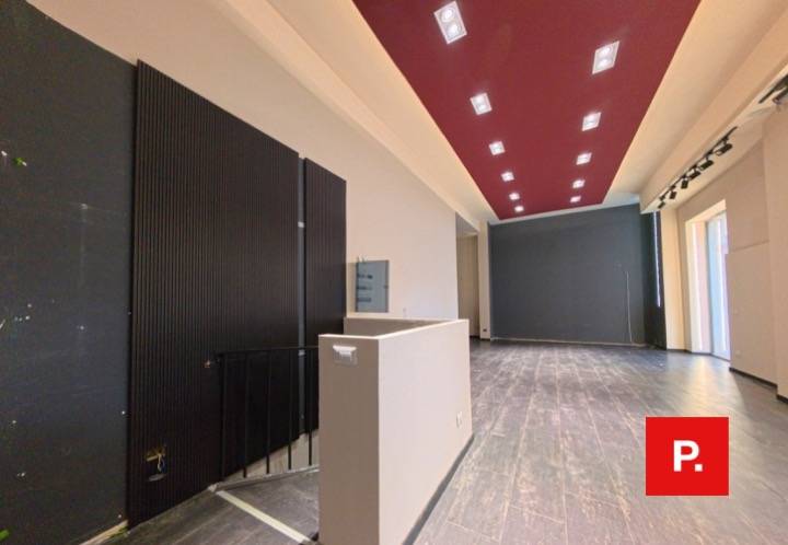 Locale commerciale in affitto a Caserta, Centro