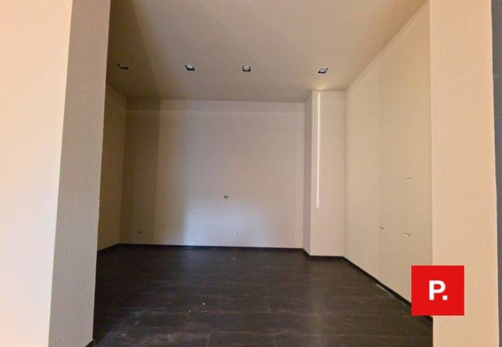 Locale commerciale in affitto a Caserta, Centro