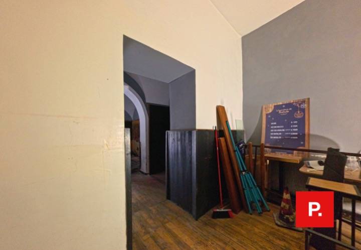 Locale commerciale in affitto a Caserta, Centro