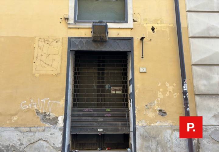 Locale commerciale in affitto a Caserta, Centro