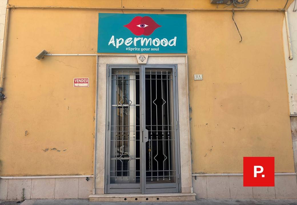 Locale commerciale in vendita a Caserta, Centro