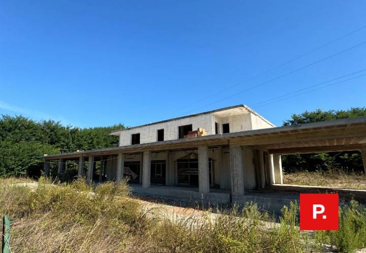 Locale commerciale in vendita a Calvi Risorta