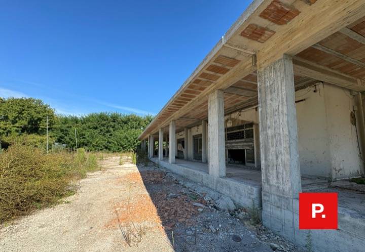 Locale commerciale in vendita a Calvi Risorta