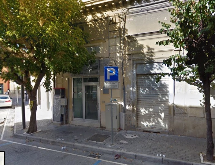 Locale commerciale in affitto a Caserta, Centro
