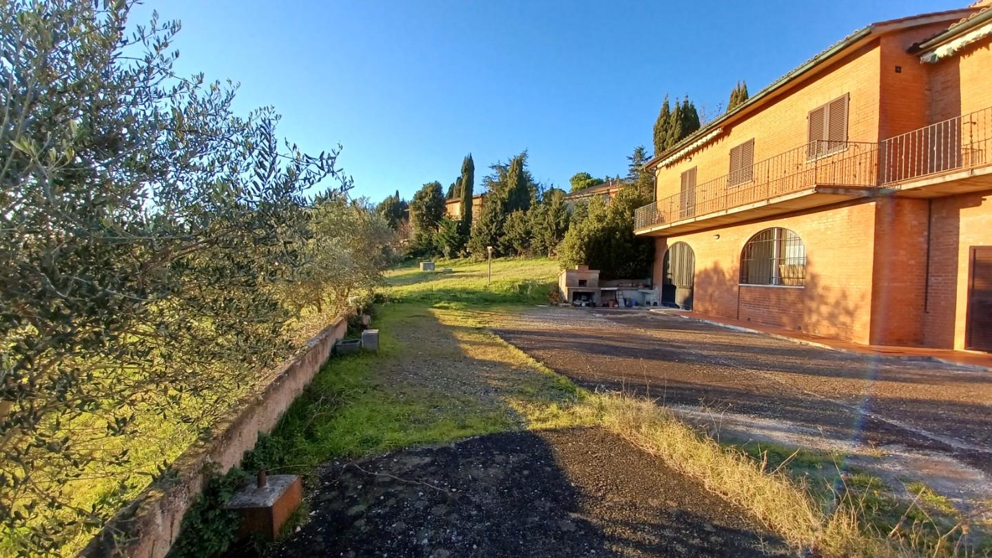 Villa Bifamiliare con giardino a Casole d'Elsa