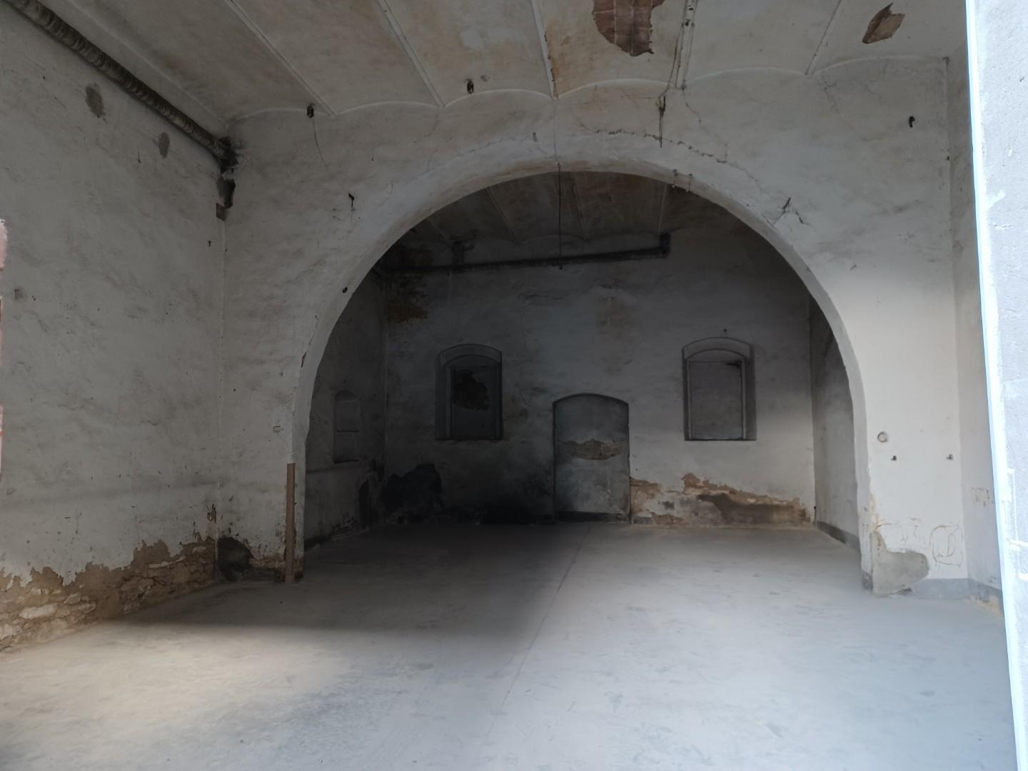 Box/Garage 88mq in vendita a Colle di Val d'Elsa