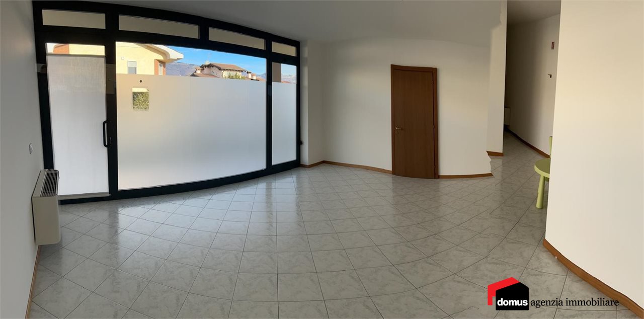 Locale commerciale in affitto, Zugliano centrale