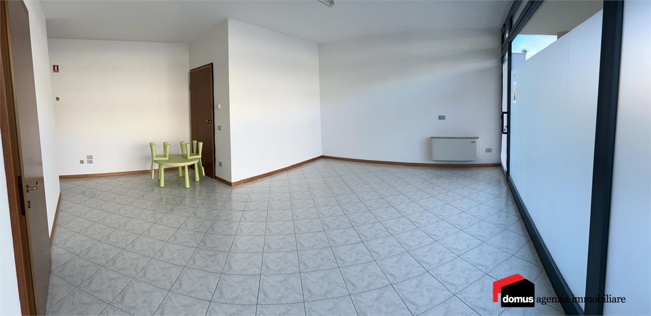 Locale commerciale in affitto, Zugliano centrale