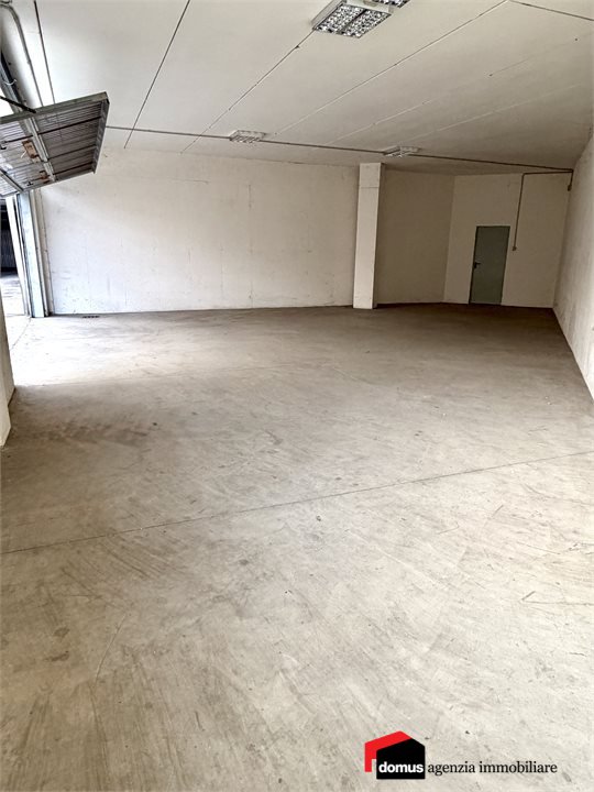 Locale commerciale in affitto a Thiene