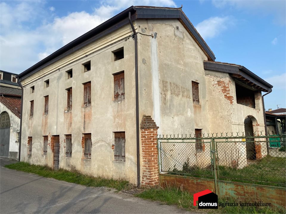 Rustico in vendita a Montecchio Precalcino