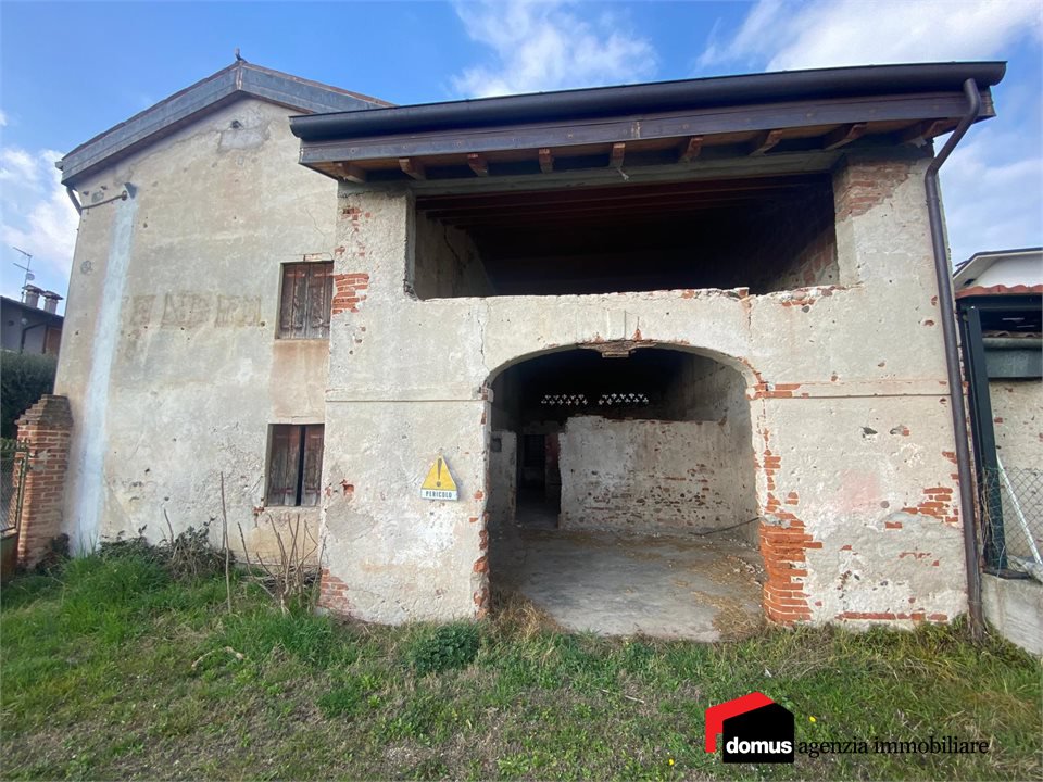 Rustico in vendita a Montecchio Precalcino