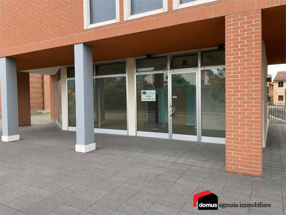 Locale commerciale in vendita a Thiene