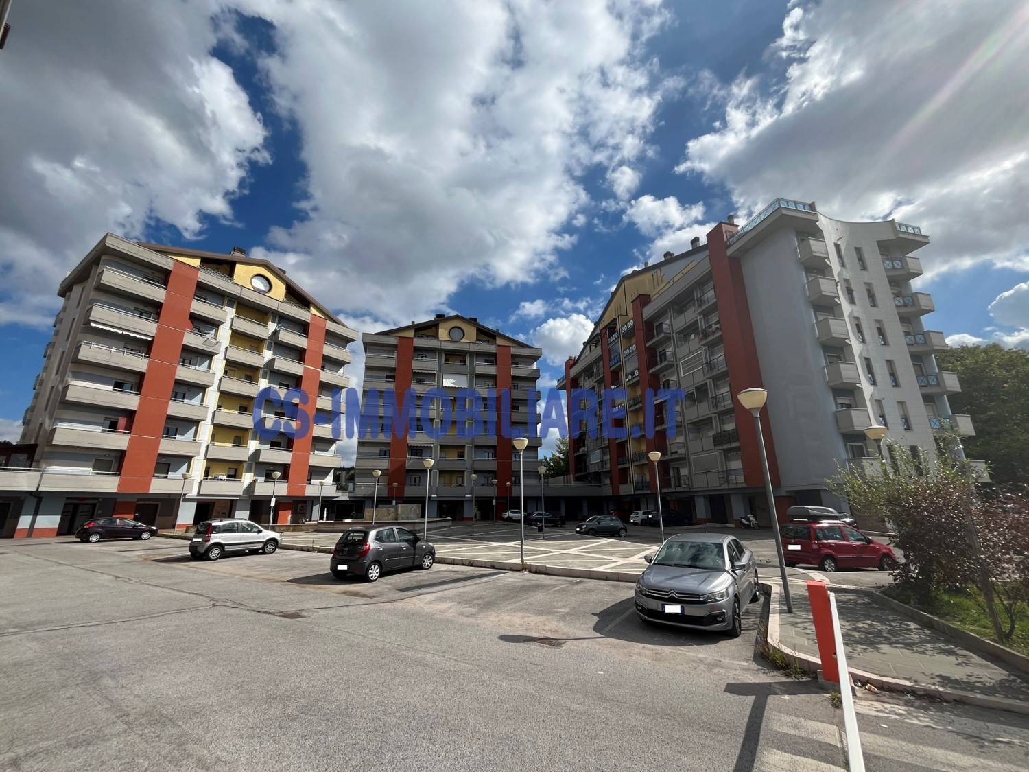 Locale commerciale in affitto a Potenza, Macchia Romana Edilizia Privata