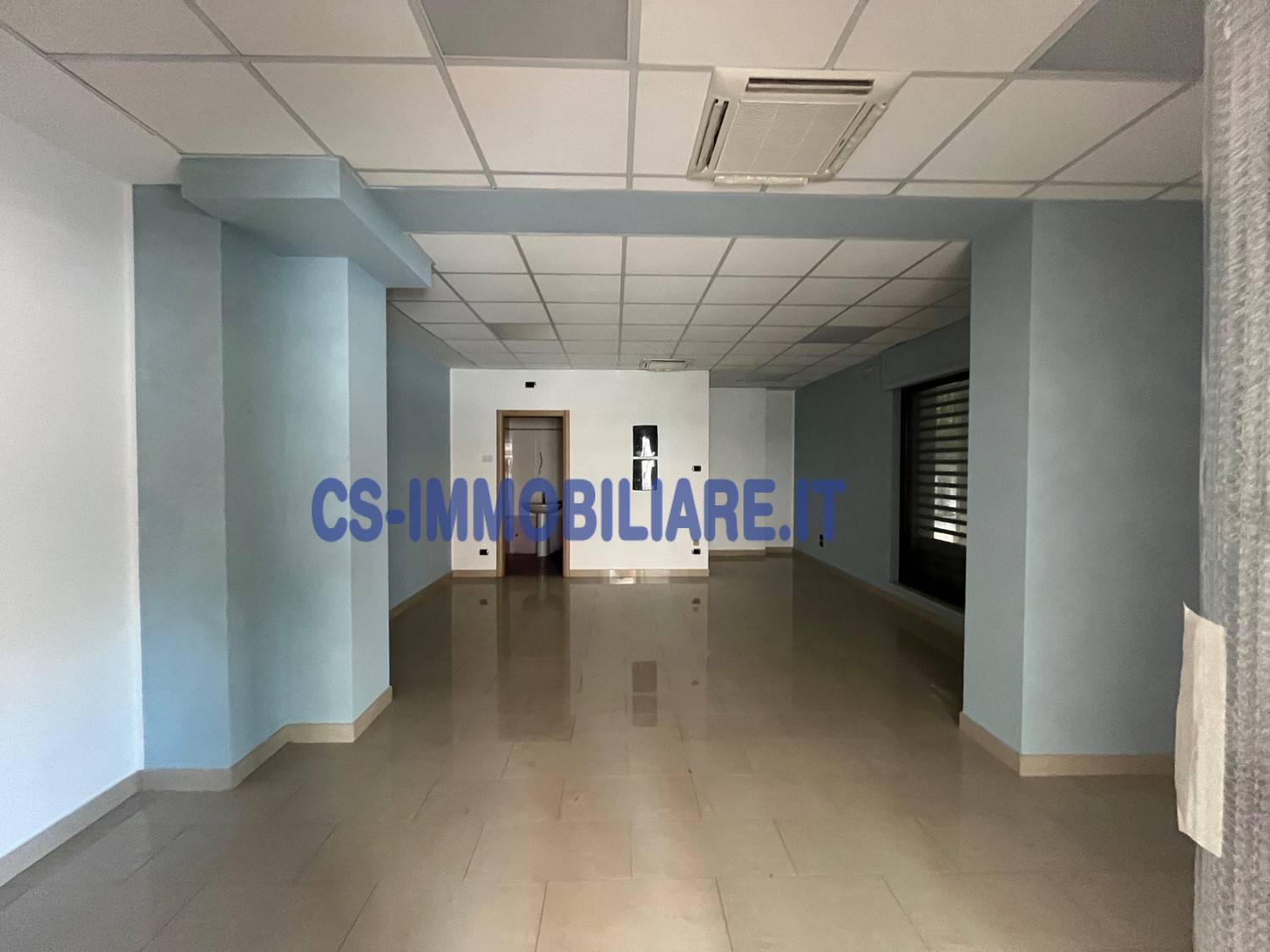 Locale commerciale in affitto a Potenza, Macchia Romana Edilizia Privata