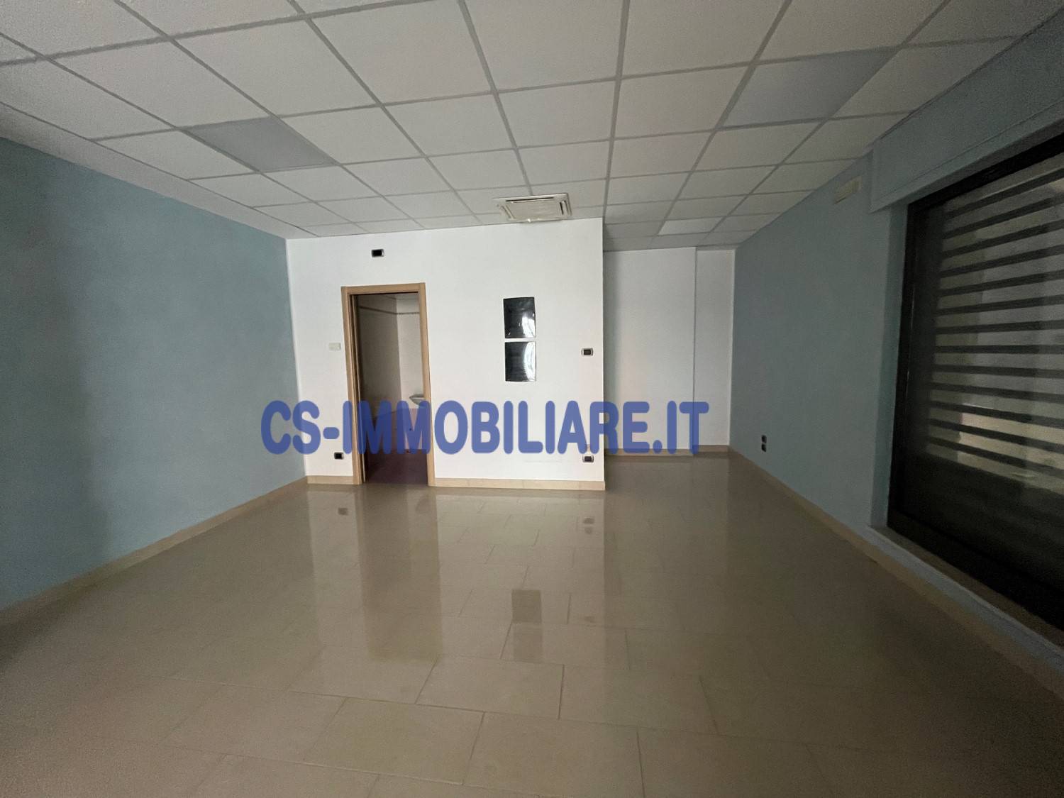 Locale commerciale in affitto a Potenza, Macchia Romana Edilizia Privata