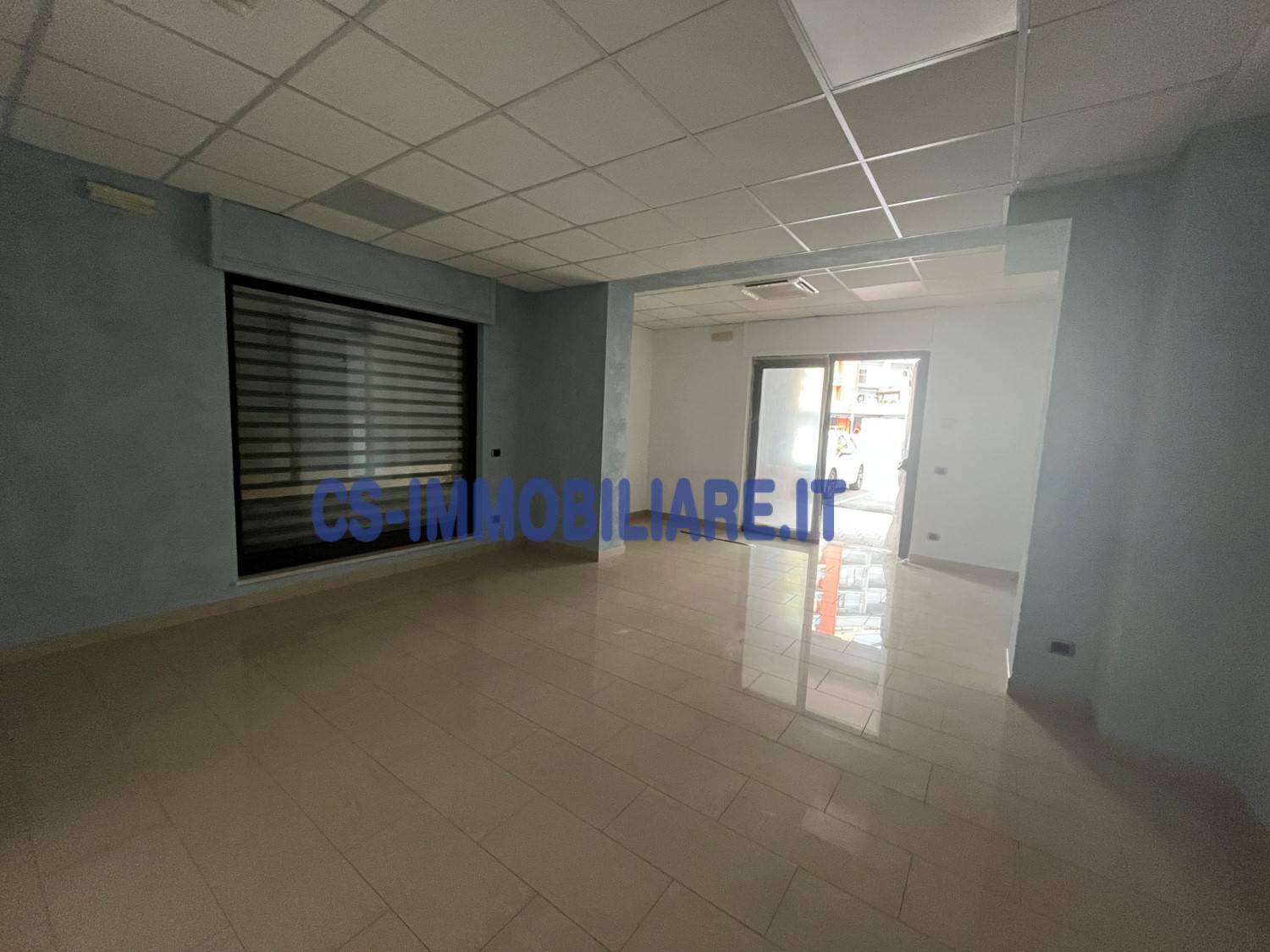 Locale commerciale in affitto a Potenza, Macchia Romana Edilizia Privata