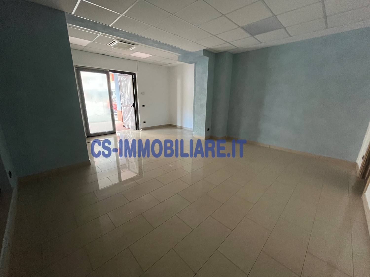 Locale commerciale in affitto a Potenza, Macchia Romana Edilizia Privata